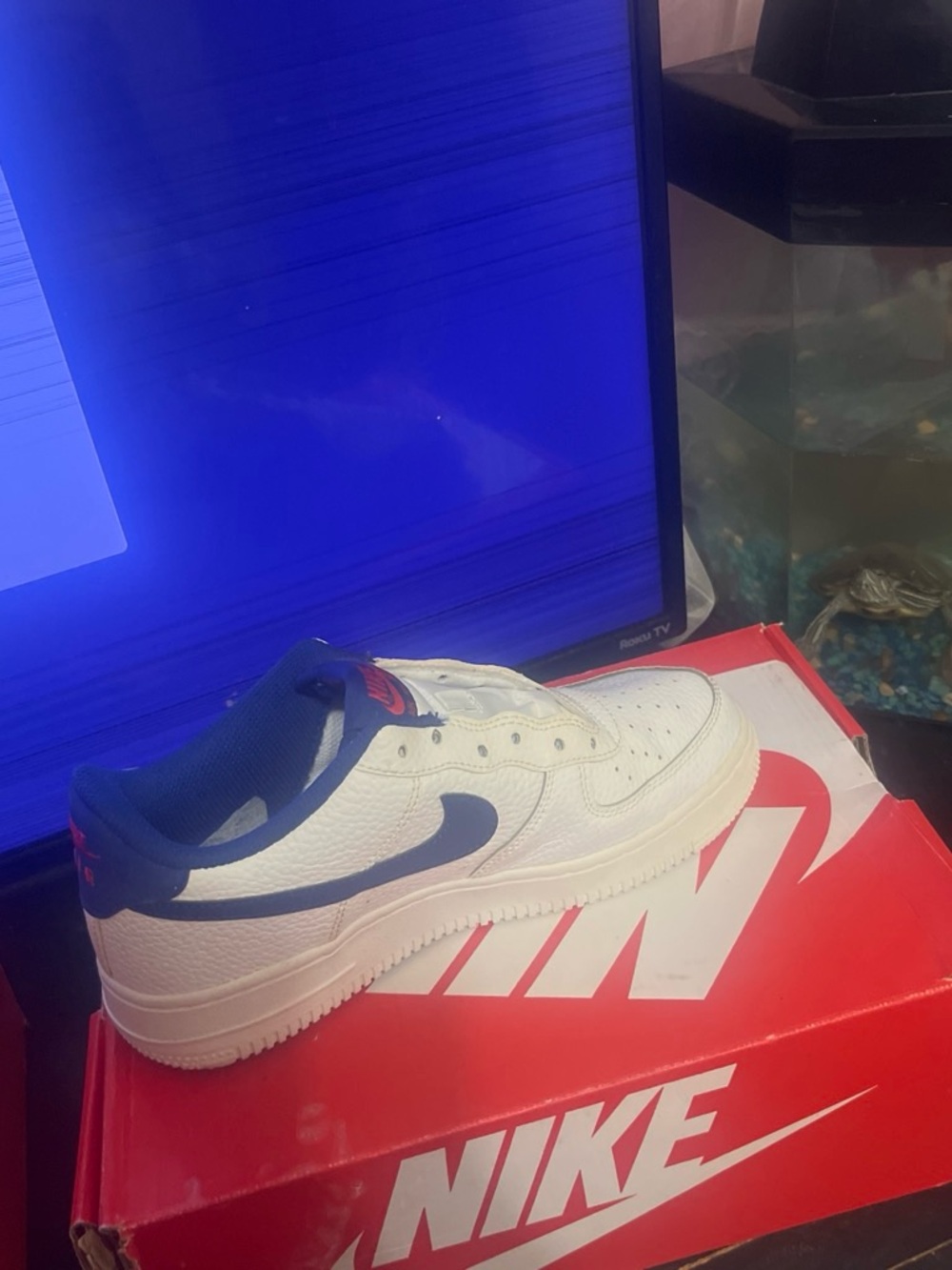 Nike Kids White and Navy Low-Top Sneaker - Picture 7 of 9